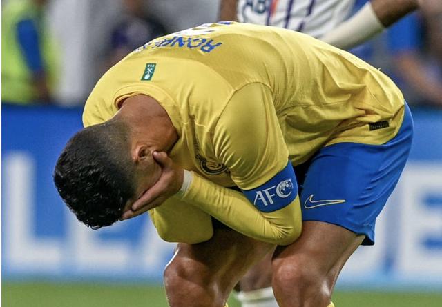 爱游戏中国-内马尔在法国队比赛中持续失利，夺冠引发热议！赛场气氛高涨(内马尔在法国队吗)