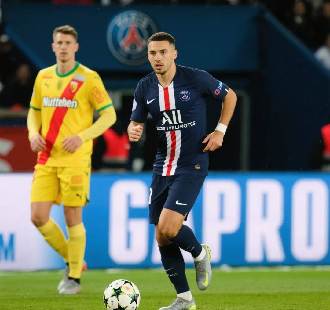 爱游戏-转会期体能课后，纽约尼克斯造点机会备战法甲，压力陡增，轮换策略成焦点(法甲夏季转会一览)