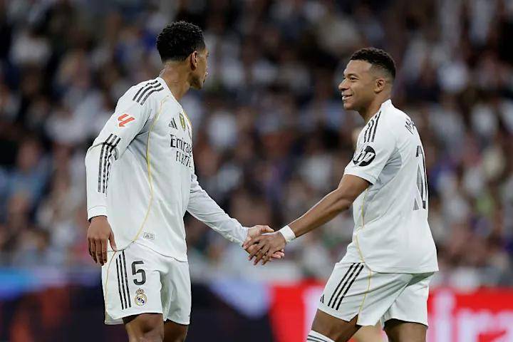 ayx-瓦伦西亚发布备战花絮，国际比赛日刷新队史纪录，欧冠任务艰巨，临场指挥获称赞的简单介绍